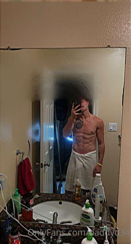 You know you wanna see what’s under the towel🥵
