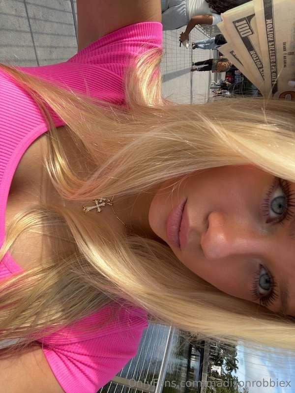 I'm just a girl 🎀