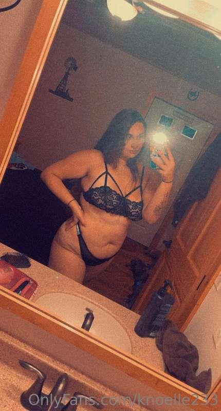 $5 boob day 🥰 tip $5 & i’ll send a picture of my boobs right..