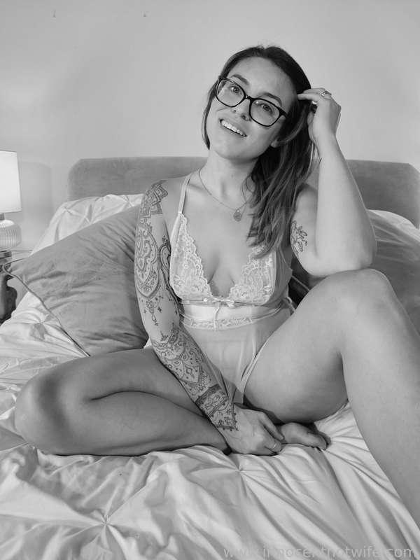 innocenthotwife image #0