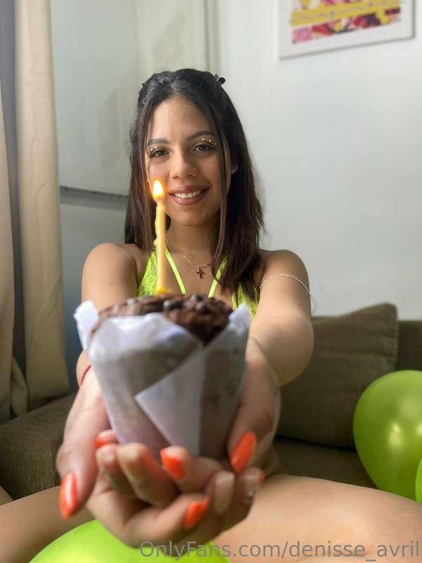 Today is my birthday 🎈🎂 I hope you enjoy with me and I have ..