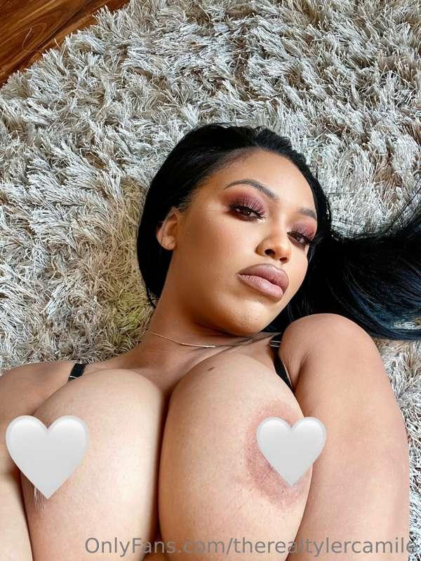 Slide to my DMs to remove the emoji babe 😈💦