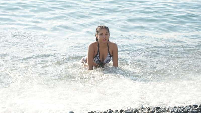 I love the sea🤩 I love to have sex inside the sea😍 I love to..