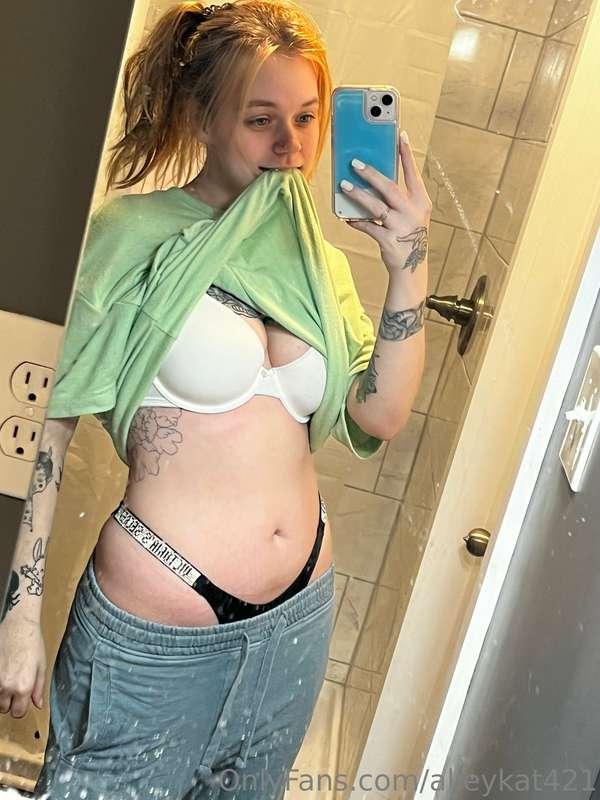 I’m on my period and I feel like shit HELLO 🥴