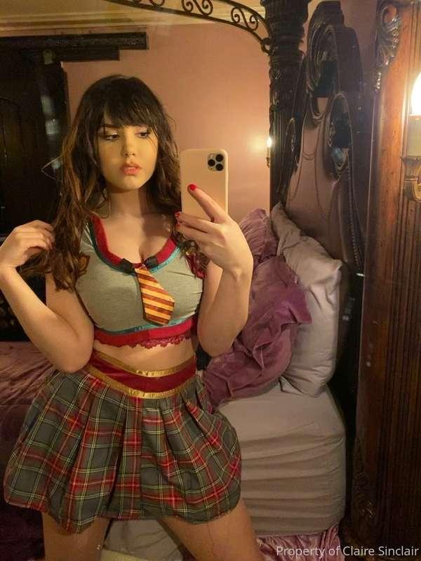 Let me be your slutty hogwarts hunny! I look pretty hot in t..