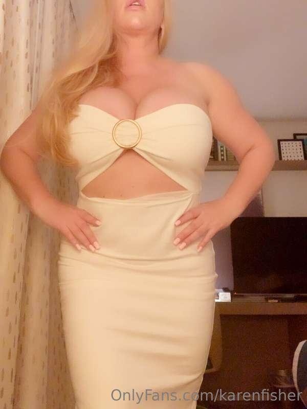 I love how this dress matches my nails🥰