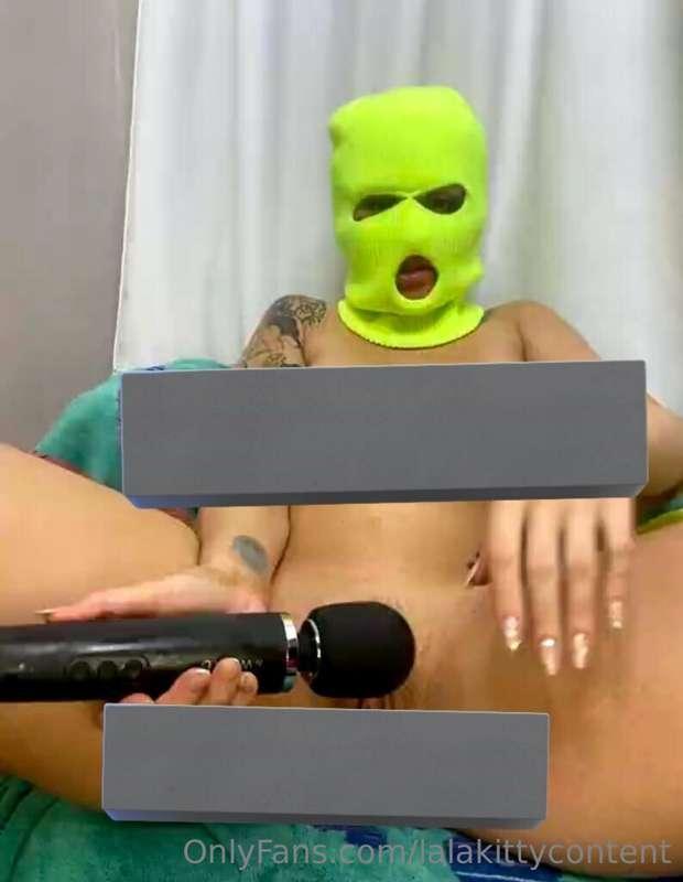 Would you guys want a ski mask video 🥹

I’m sooo sick plz se..