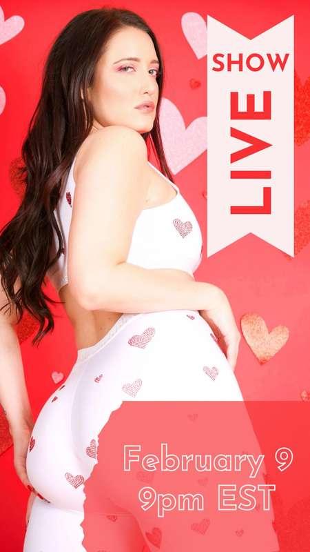 Catch my ***LIVE*** on my premium page Friday February 9 ♥️ ..