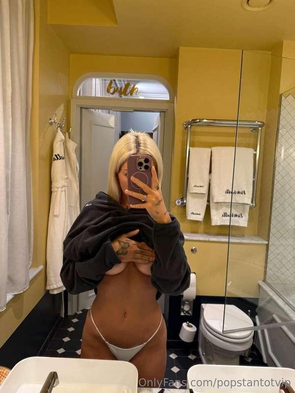 waiting for dick pics in my DMs right now..... 🥺🍆