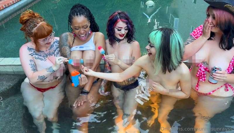 ***5 girls, 1 hot tub + temperature play*** 🍒🔥🧊  It felt so ..