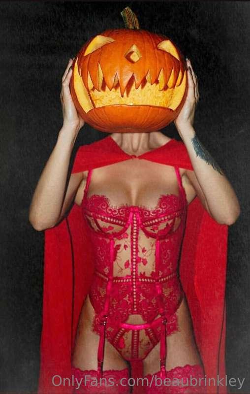 Happy Halloween lovies!!!! 🎃👻 LIVE Tonight 9:30pm CST see yo..