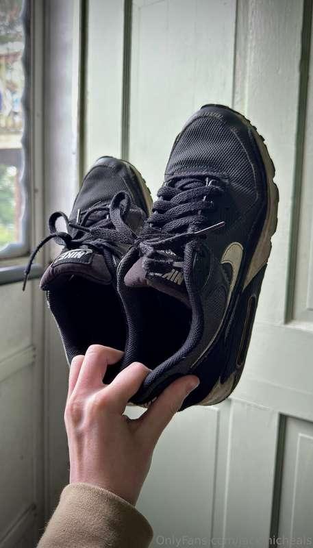 Needing a new pair of shoes, I’d rather see you sniff them t..