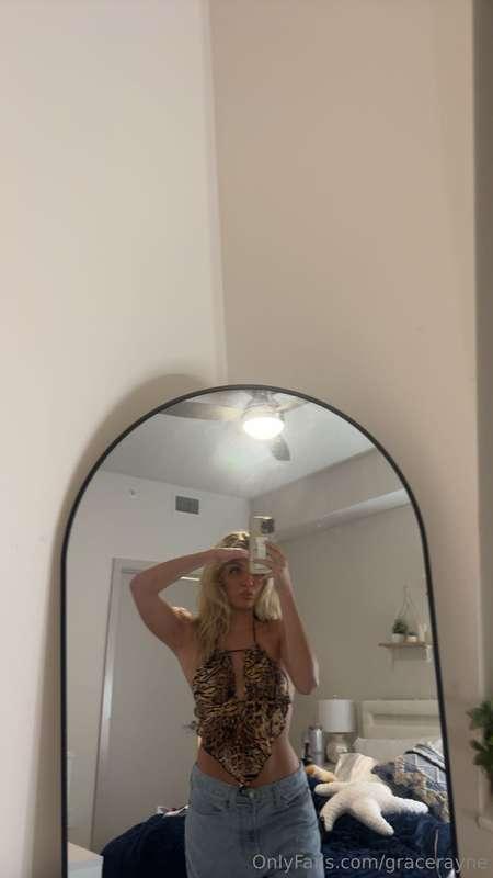 think I'd rather be watching you fuck me in this mirror 😈