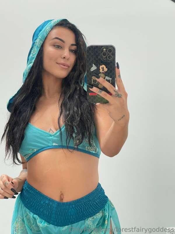 Do you like my jasmine outfit?