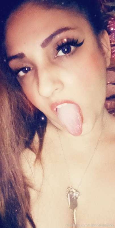 Need cum on my tongue 👅👅👅