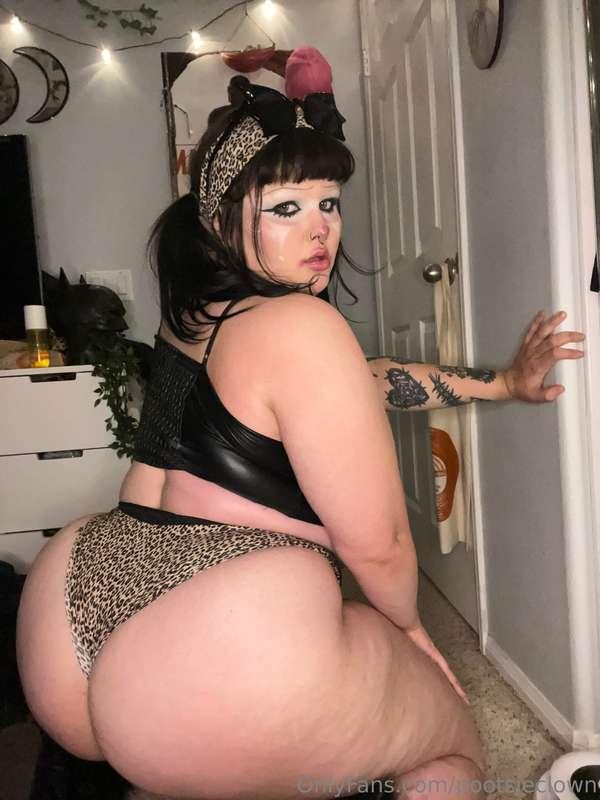 swipe to pull my panties down ;p ➡️