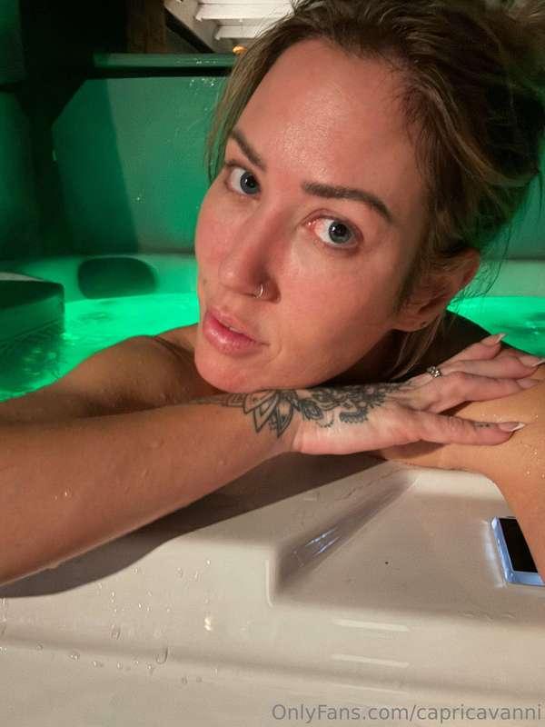 Throwing it back to the good times in the jacuzzi 😏... Care ..