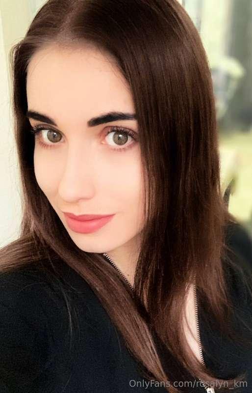 What do you think about how deep my eyes are?😍😍