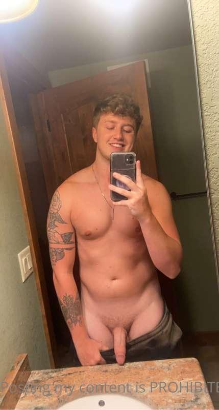 Going live on Onlyfans tonight with @Emeraldboy2222 y’all do..