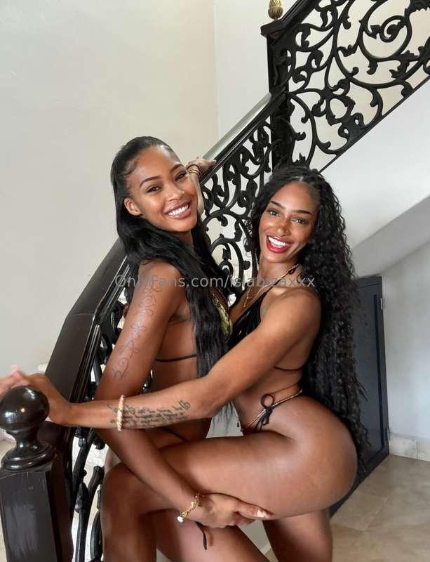 WERE ON LIVE MAKE US CUM!!