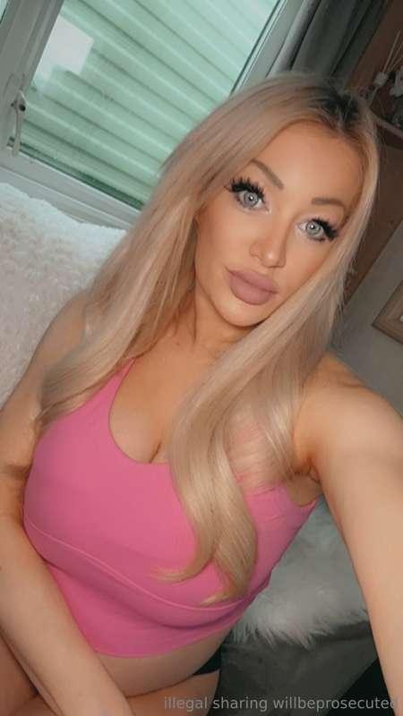 Going live tonight 9pm BST!! guess what game im playing? xox..