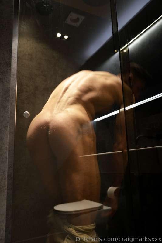 Shove your dick inside from behind🥵