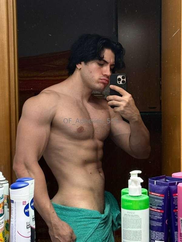 Vi aspetto in privato per video completi o contenuti persona..