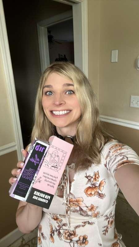 Eeee, I love getting presents in the mail! 😁  I wonder what ..