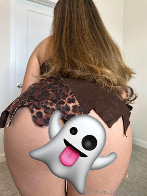 HERES YOUR HALLOWEEN TREAT 👻

bundle of me bending over...up..