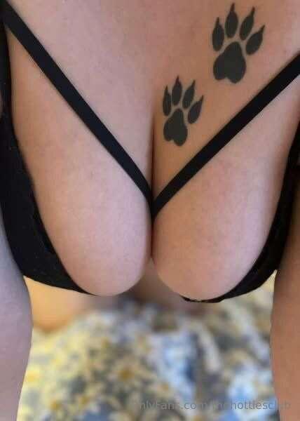 Moi!Mä oon Anni.@tattoo.loverOon tuhma punapää isoilla tisse..