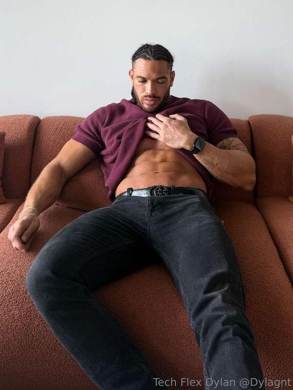 So I’m starting regular live streams🎥The question is.. When ..