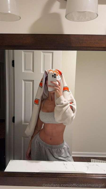 sweater weather 🧡 