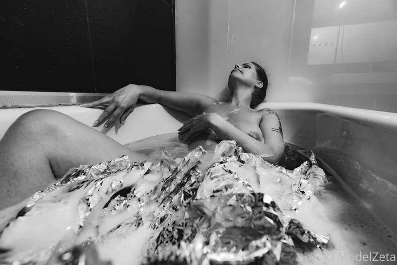 Oh! I love bathtube. This time I can play with foil and my b..