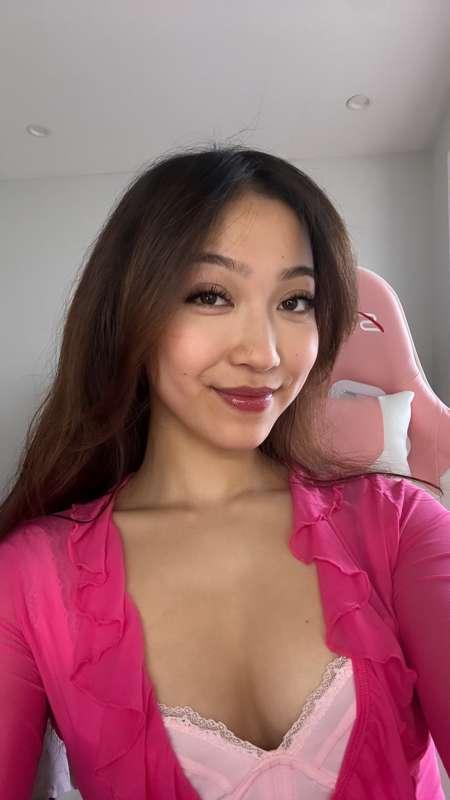 come hang out 💋 