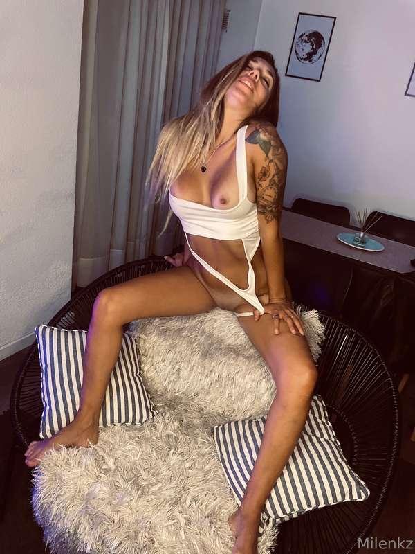 Napiš mi pro balíček žhavých fotek a vidí.😘😈