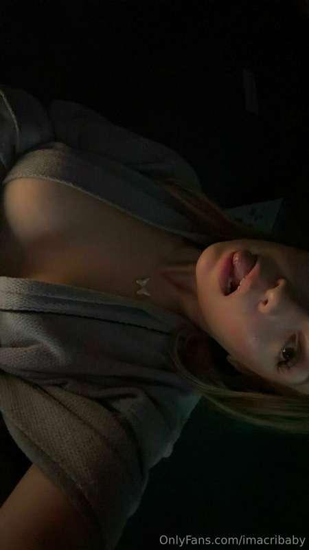 dm me now if u are in the mood for some fun babe 😘