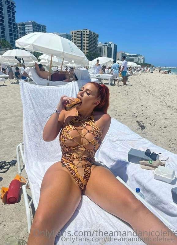 Oh how I **LOVE** hot dogs 🤤 🌭