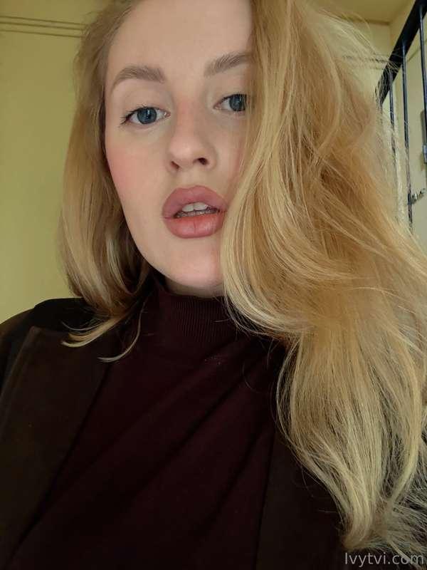 💋 "My lips know too many secrets. Do you want to know which ..