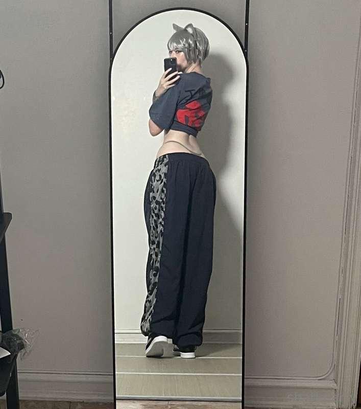 dm me right meow ≽^•⩊•^≼