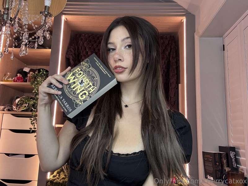 What’s your fav book? 💕