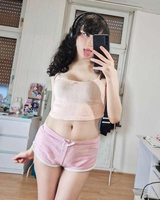 new post in this chill outfit 👀