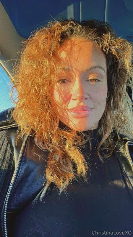 Is the sun blinding you, or is it my beauty? 💖😊