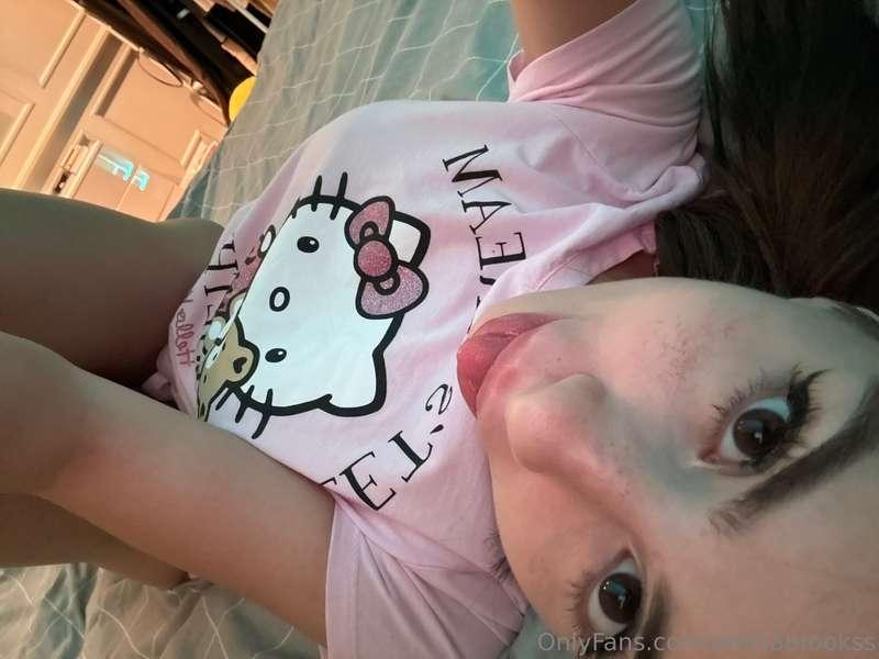 You can’t scroll past @emiliabrookss !! 🤤Free VIP 🌸