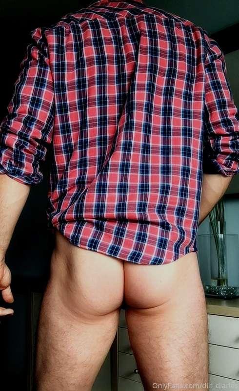 Do you wanna see more shirt and bare ass?