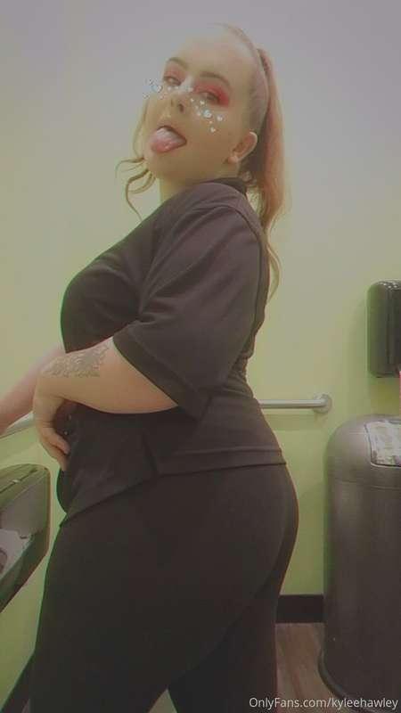 On Wednesdays we wear pink.🍑💗 Decided to take some pictures ..