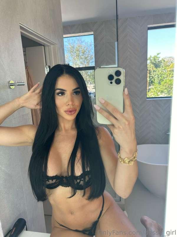 I am feeling sexy in this lingerie😍