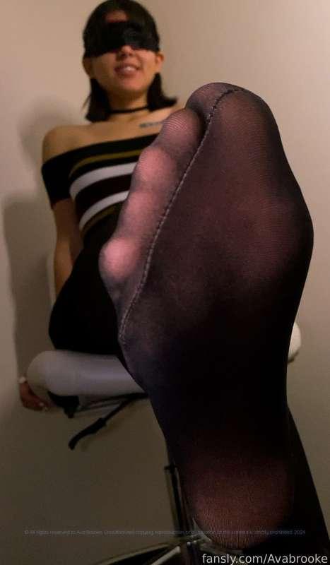 Hey loves, 🖤

What's better than black nylon socks and heels? 

#heels #nylonsocks #socks #sockjob #feet #fetish #footjob #teen #skinny #latina #fyp