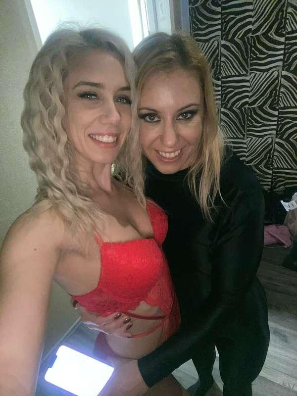 With my besties 😍 @princessnikki5 ❤️ @nomimeloneofficial1 ❤️