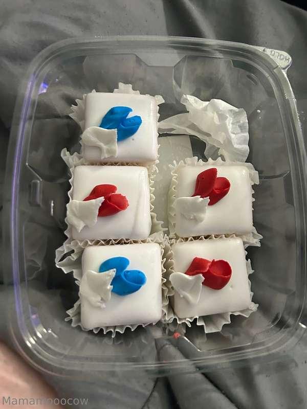 had 2 trays of these for dessert😋