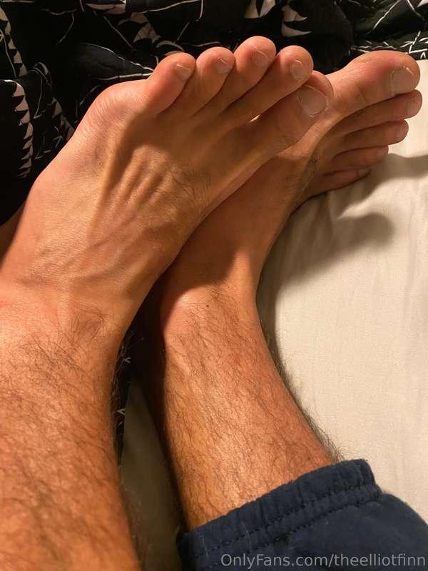 Would you suck my toes? 